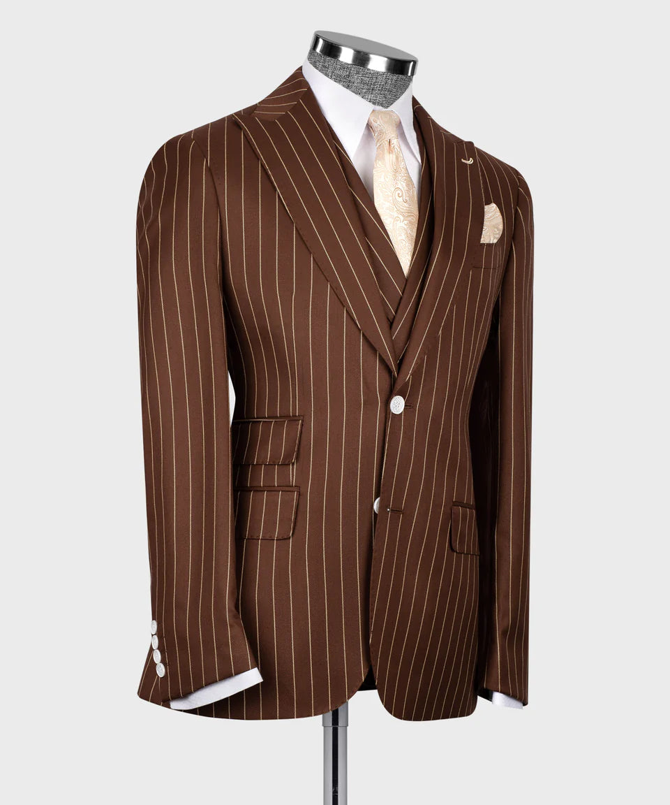 Traje de tres piezas a rayas