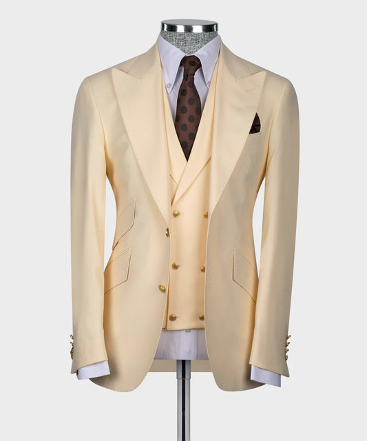 Traje de negocios con botones dorados