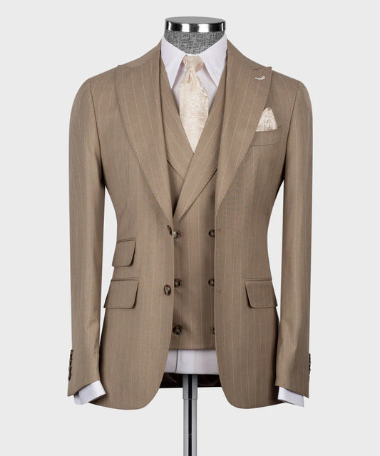 Traje de tres piezas a rayas