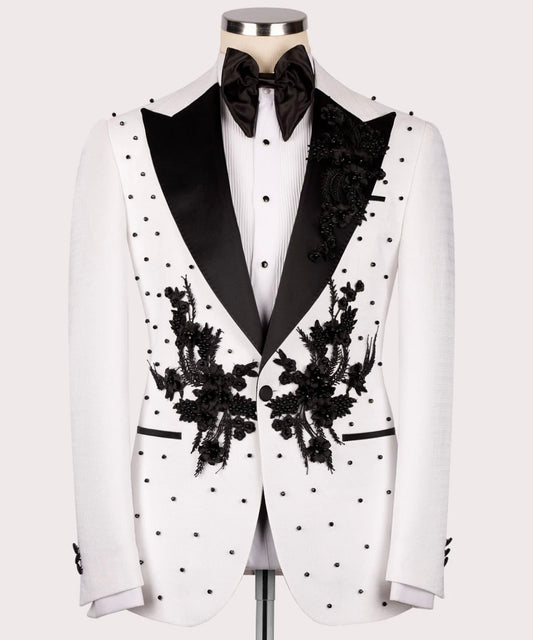Adorno de joyería exclusivo para esmoquin blanco