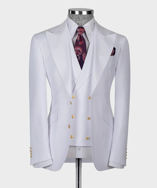Traje de negocios con botones dorados