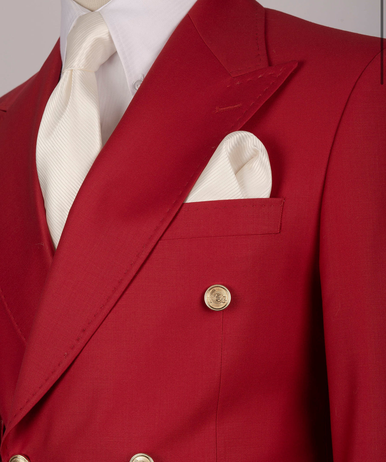 Traje clásico cruzado
